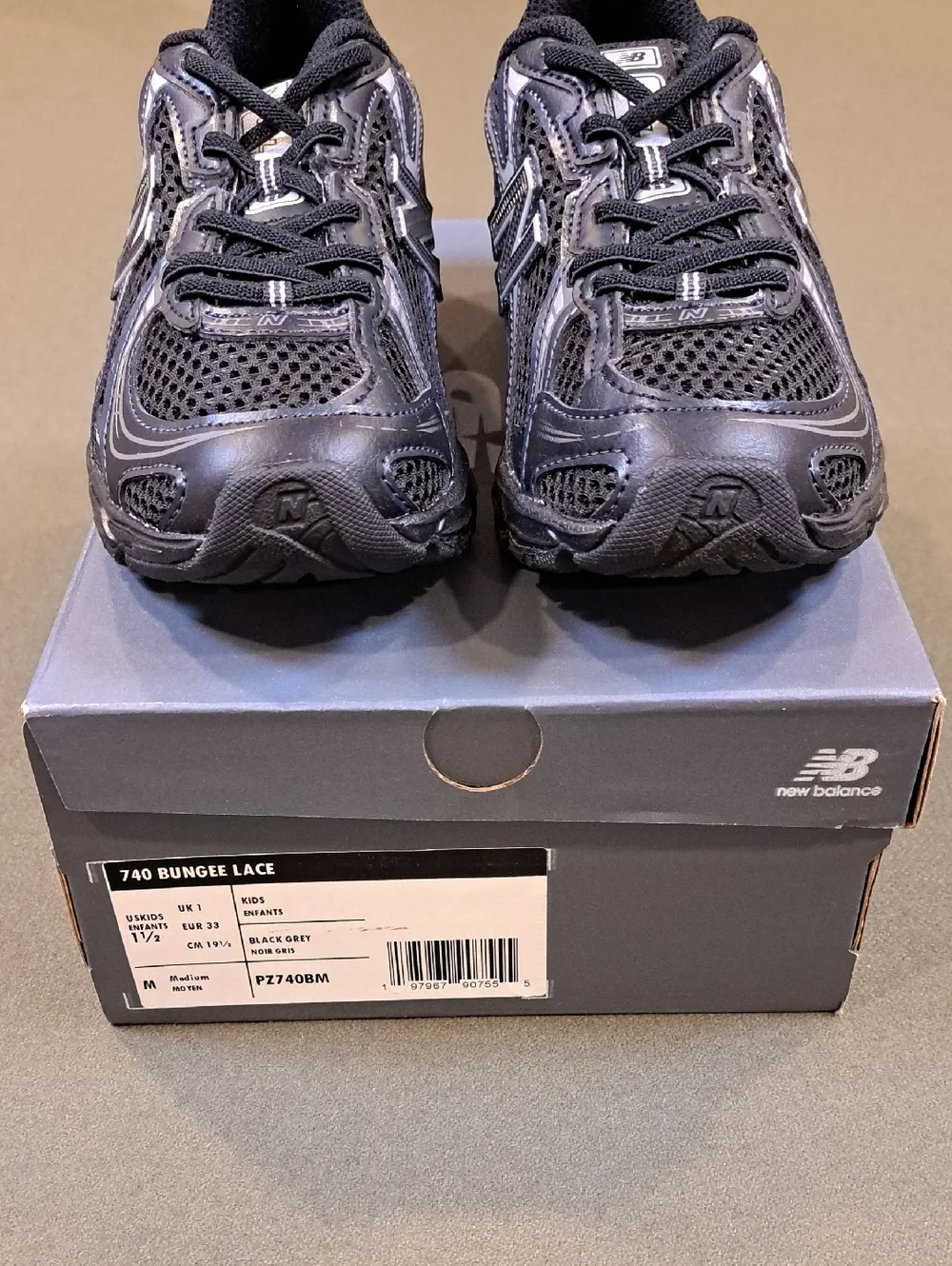 New Balance Kids 740 Bungee Lace - Color: Black/Silver Metallic - Size: Kids 1.5